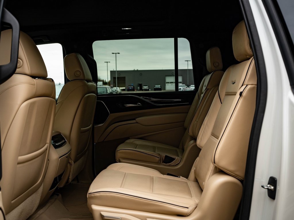 Used 2021 Cadillac Escalade ESV Premium Luxury image 47