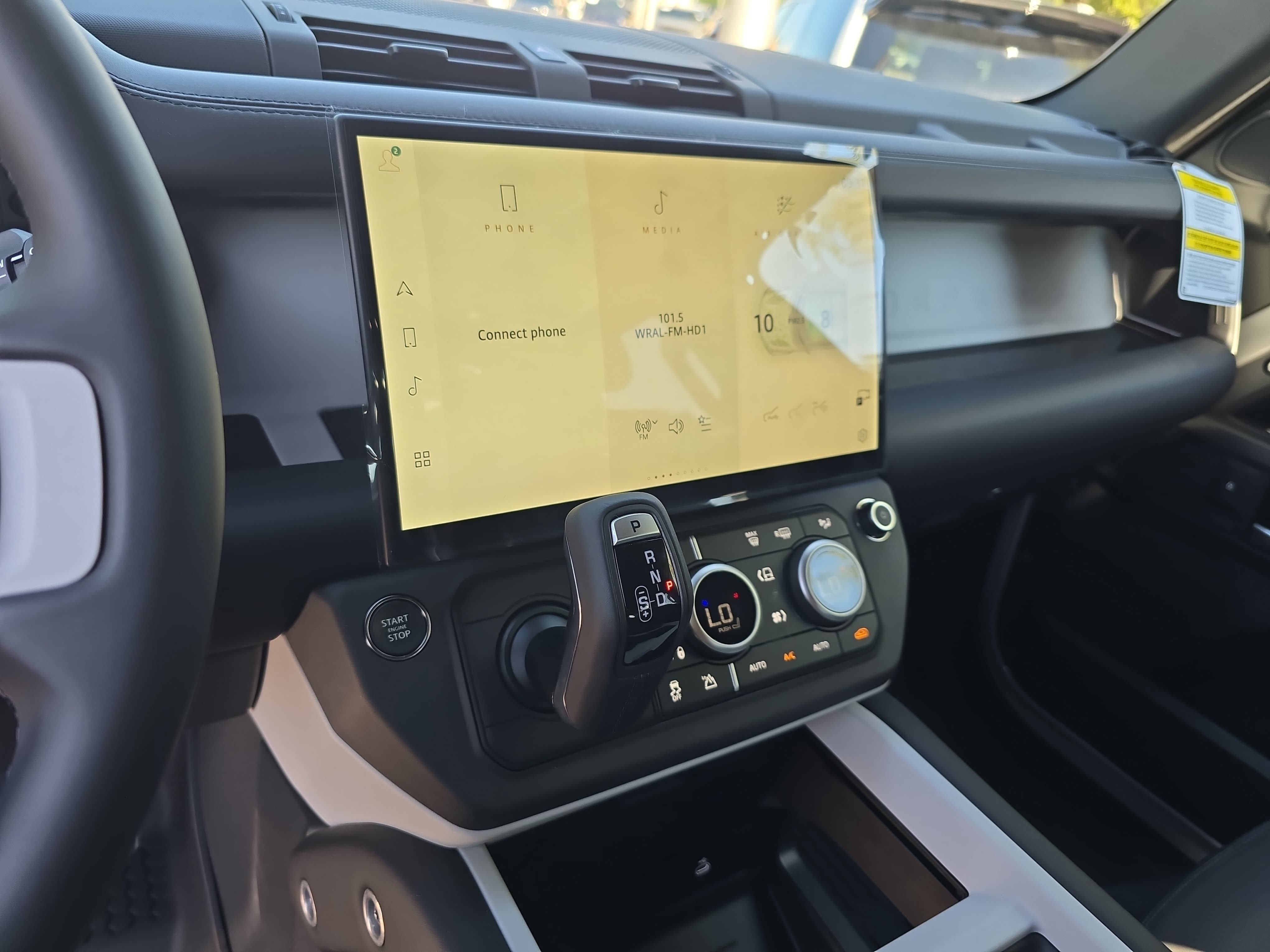 New 2026 Land Rover Defender 110 X-Dynamic SE AWD/4WD image 19