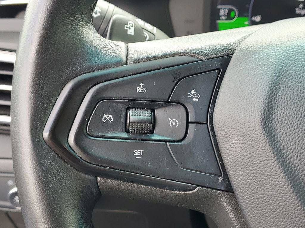 Used 2023 Chevrolet Bolt LT FWD image 9