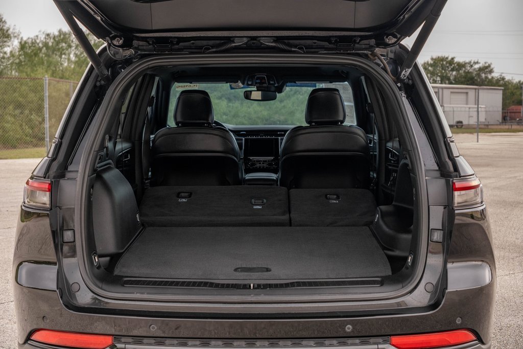 Used 2023 Jeep Grand Cherokee Altitude image 25