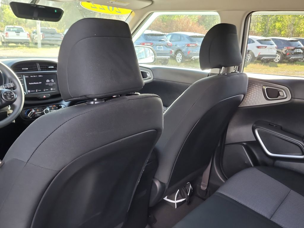 Used 2022 Kia Soul LX image 10