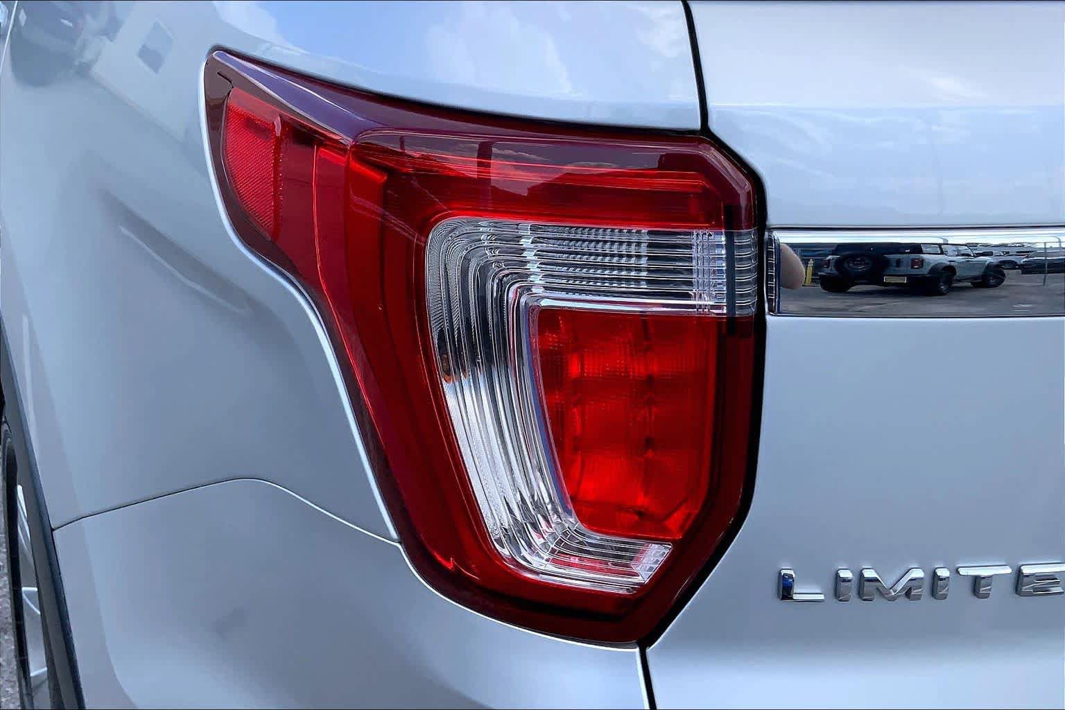 Used 2018 Ford Explorer Limited AWD/4WD image 28