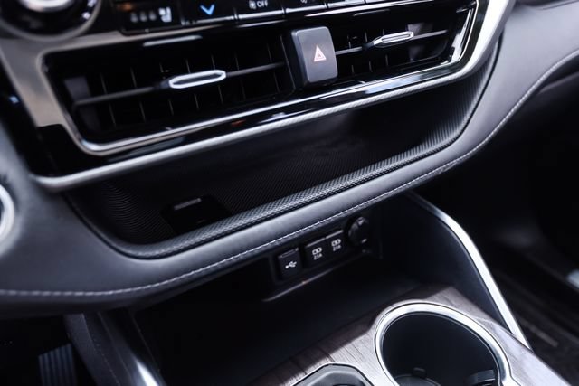 Used 2020 Toyota Highlander Platinum AWD/4WD image 45