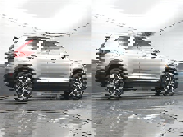 Certified 2024 Volvo XC40 B5 Plus w/ Protection Package Premier image 38