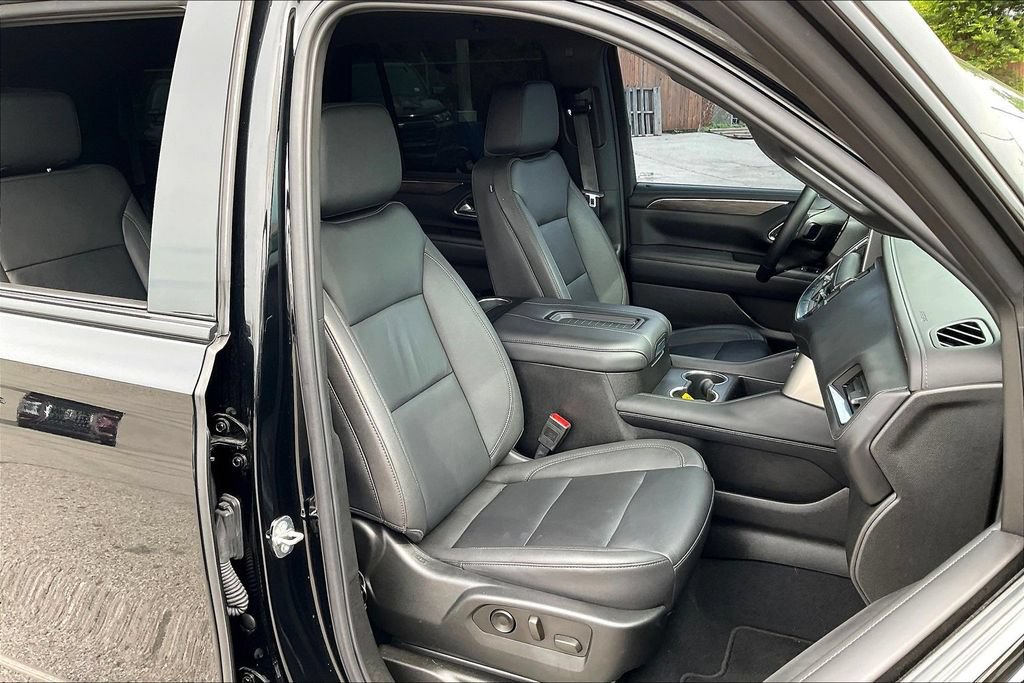 Used 2024 Chevrolet Tahoe Z71 w/ Luxury Package AWD/4WD image 16