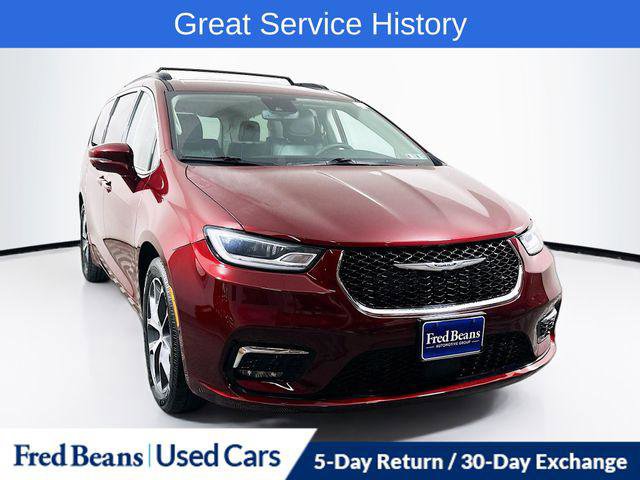 Certified 2022 Chrysler Pacifica Touring-L w/ Uconnect Theater Family Group