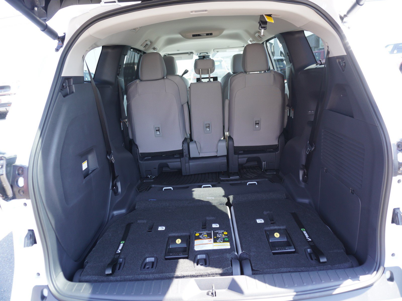 New 2026 Toyota Sienna LE FWD image 11