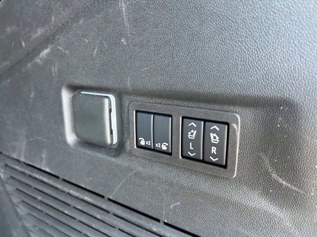 Used 2025 GMC Yukon XL AT4 Ultimate w/ LPO, AT4 Appearance Package AWD/4WD image 50