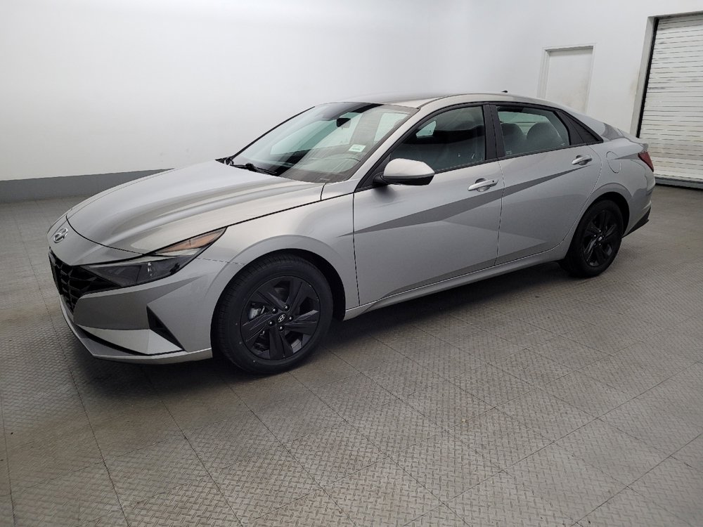 Used 2023 Hyundai Elantra SEL w/ Preferred Accessory Package image 2