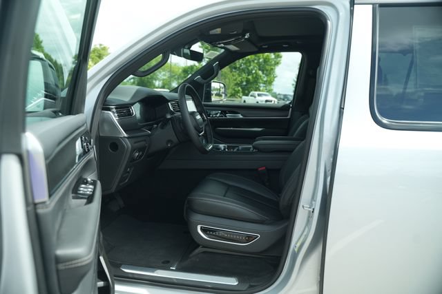 New 2026 Jeep Grand Wagoneer Summit AWD/4WD image 12