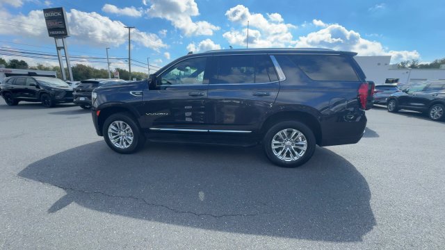 Certified 2023 GMC Yukon SLT w/ SLT Premium Package AWD/4WD image 5