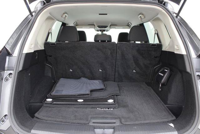 Certified 2022 Nissan Rogue SV FWD image 28