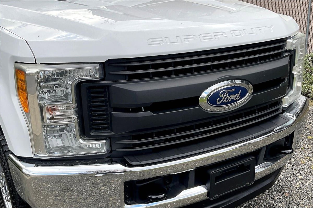 Used 2017 Ford F250 XL w/ Power Equipment Group AWD/4WD image 32