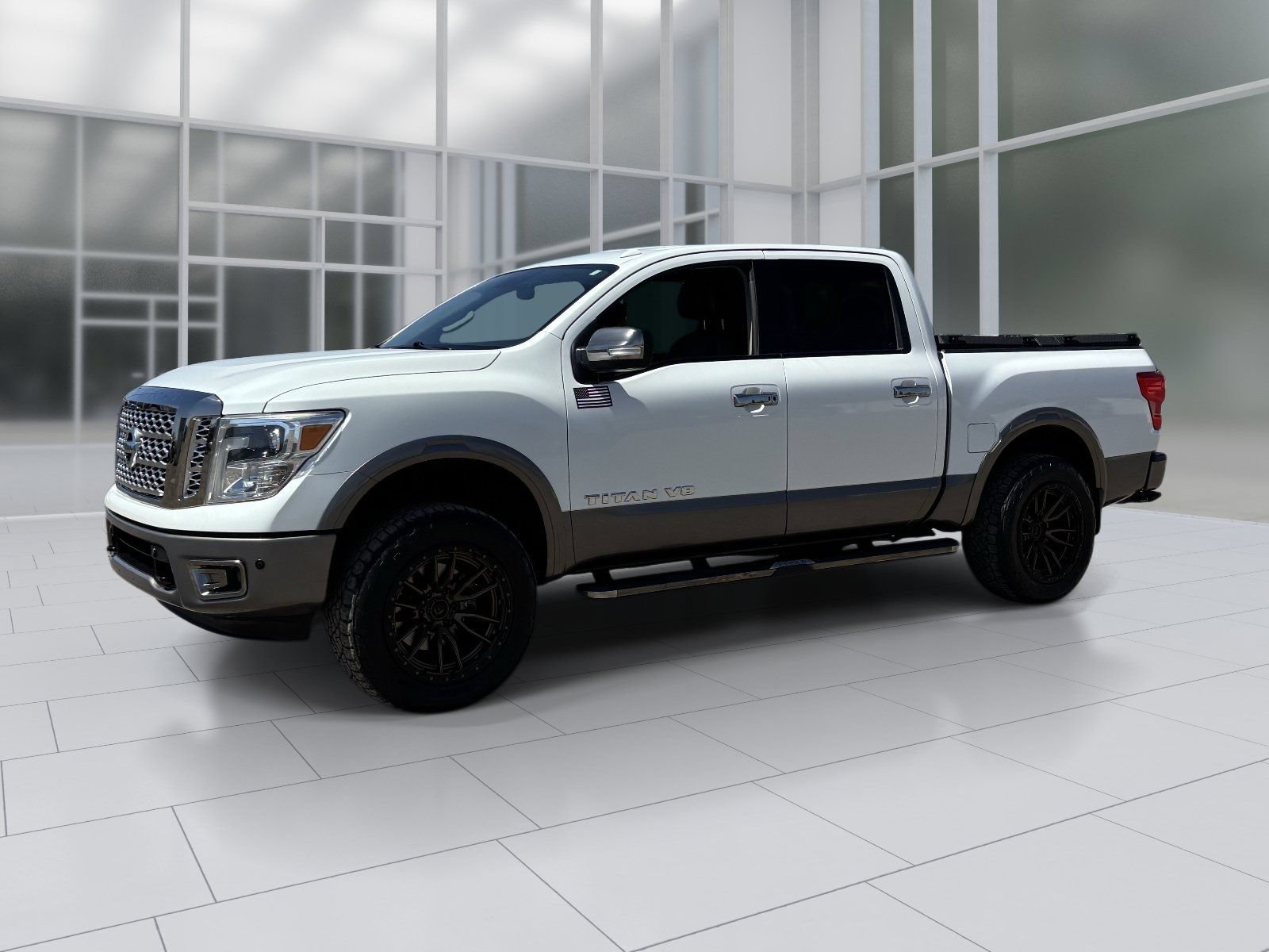 Used 2018 Nissan Titan Platinum Reserve w/ Platinum Utility Package AWD/4WD image 2