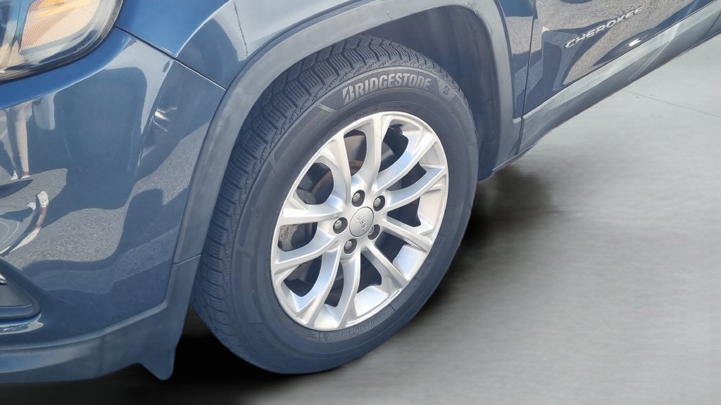 Used 2019 Jeep Cherokee Latitude w/ Popular Appearance Group FWD image 6