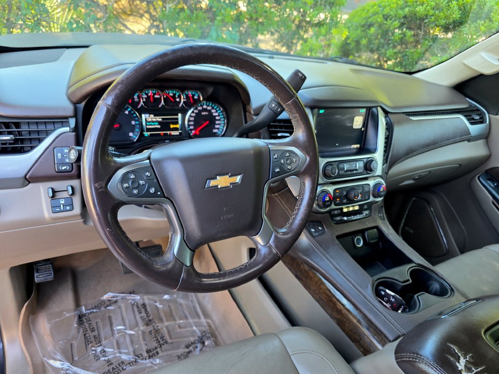 Used 2015 Chevrolet Suburban LT RWD image 16
