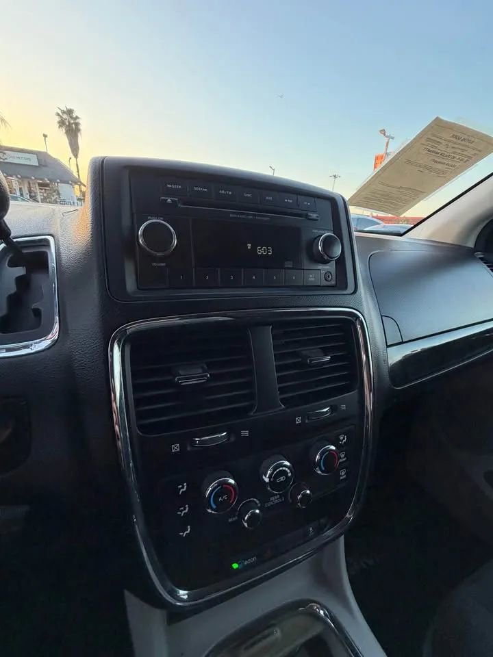 Used 2012 Dodge Grand Caravan SXT image 8