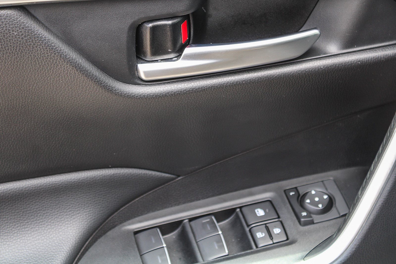 Certified 2025 Toyota RAV4 XLE Premium FWD image 22
