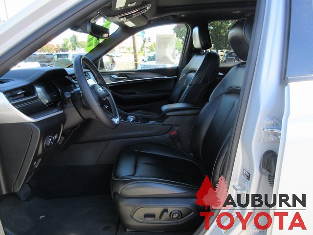 Used 2024 Jeep Grand Cherokee Limited image 13