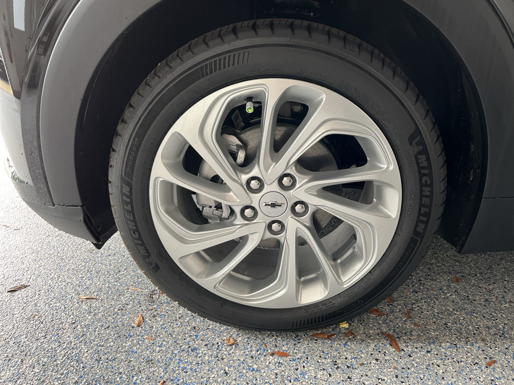 New 2027 Chevrolet Bolt LT FWD image 31