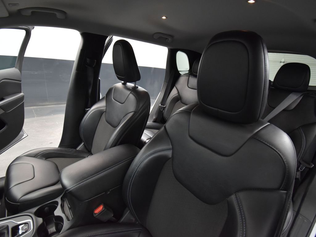 Used 2019 Jeep Cherokee Latitude Plus image 20