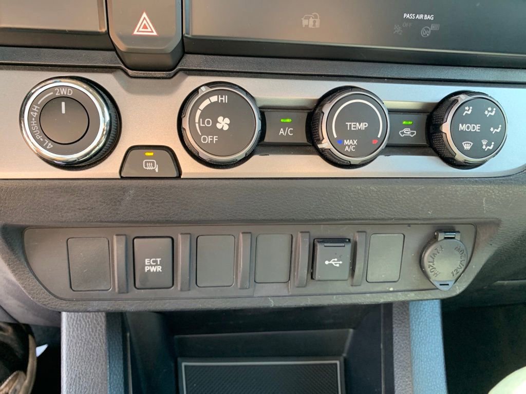 Used 2020 Toyota Tacoma Limited image 23