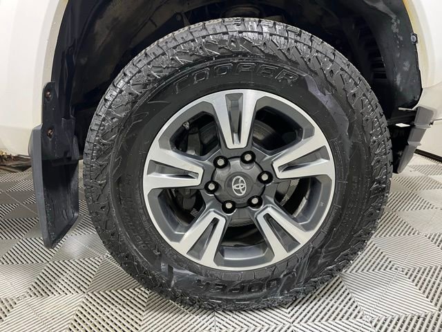 Used 2017 Toyota Tacoma TRD Sport w/ Tow Package (A/T) image 22