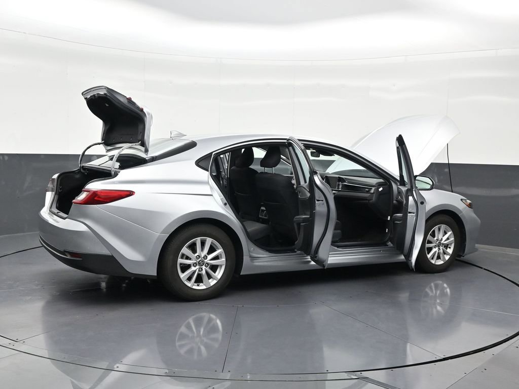 Used 2025 Toyota Camry LE w/ Convenience Package FWD image 31
