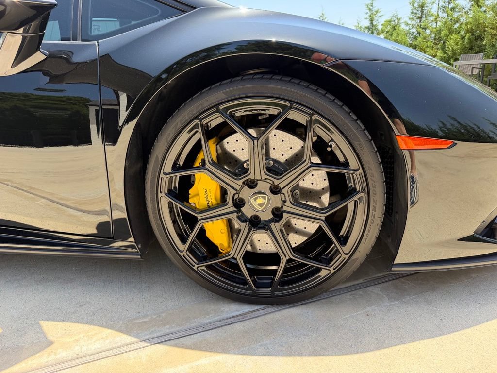 Used 2021 Lamborghini Huracan EVO RWD image 20