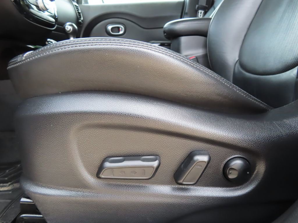 Used 2016 Kia Soul ! w/ Premium Package FWD image 9