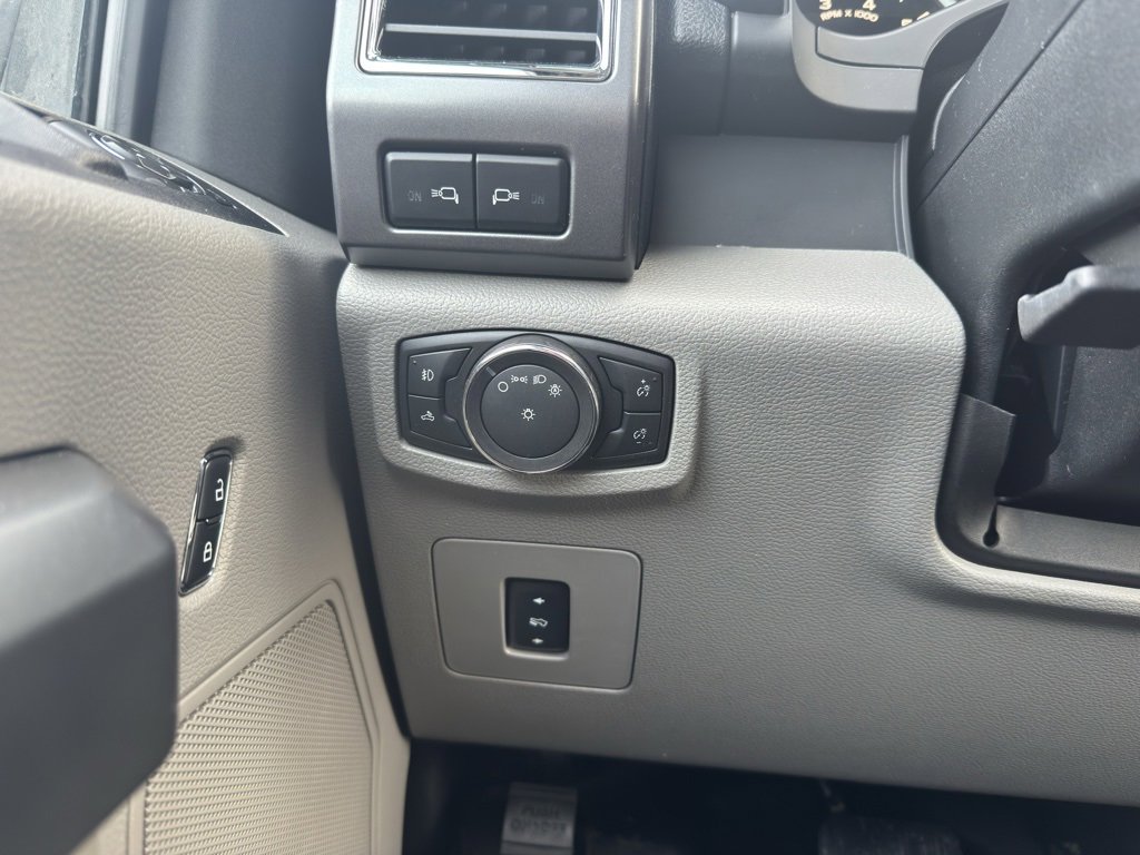 Used 2016 Ford F150 XLT w/ Equipment Group 302A Luxury image 18