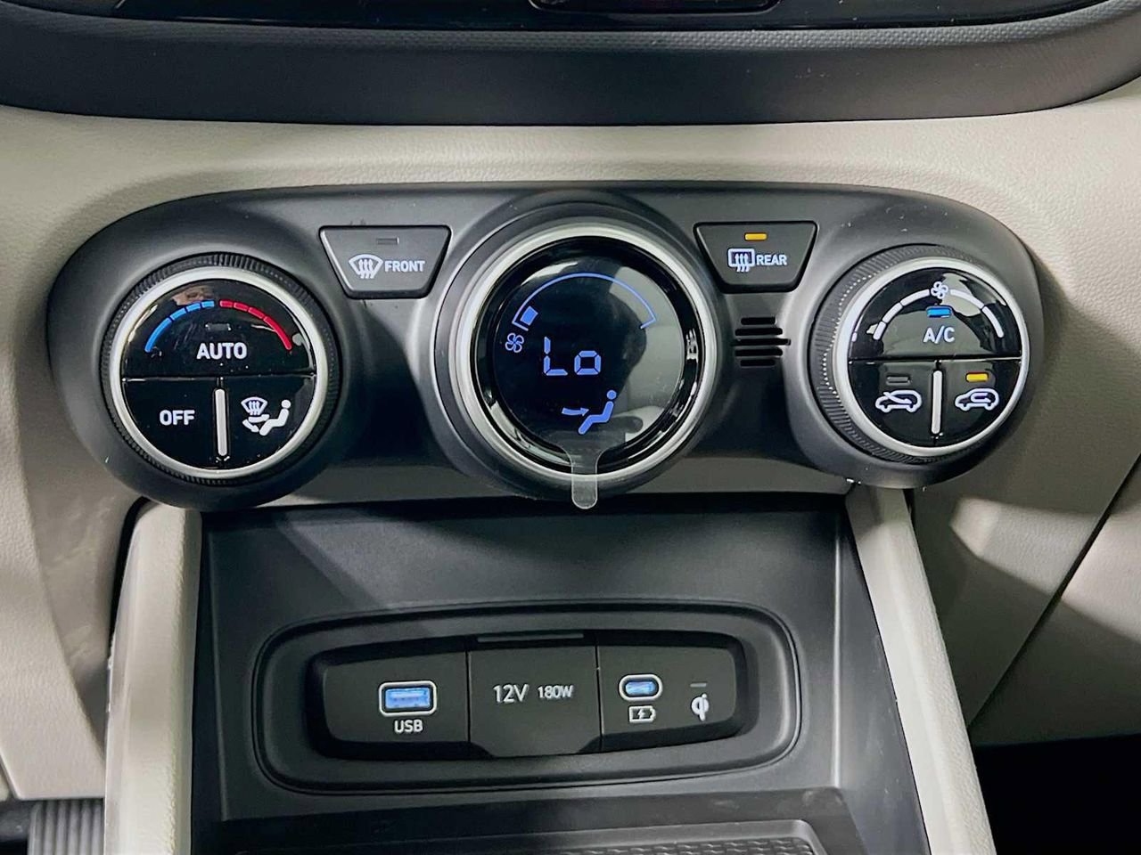 New 2026 Hyundai Venue SEL FWD image 11