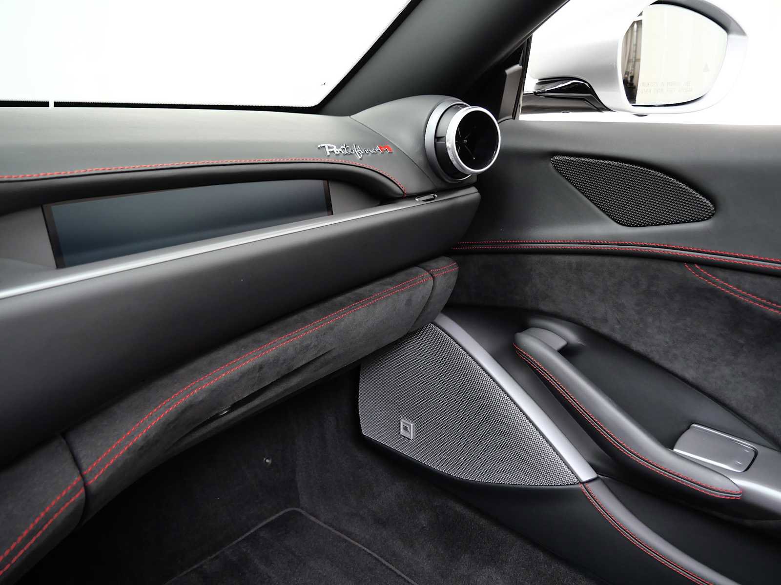 Certified 2022 Ferrari Portofino M image 26