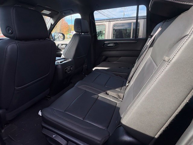 Used 2025 Chevrolet Suburban LT AWD/4WD image 5