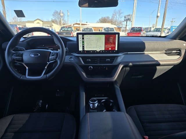 Used 2025 Ford Explorer ST-Line w/ ST-Line Street Pack image 16