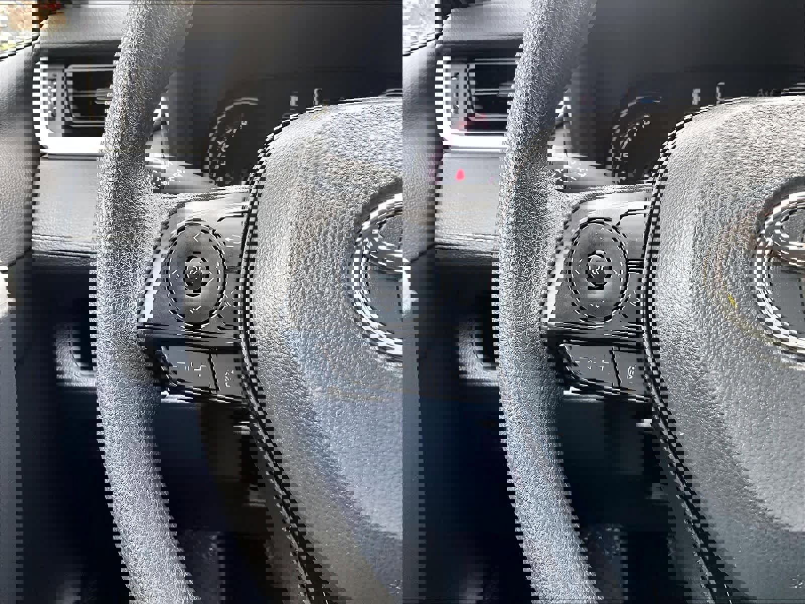 Used 2025 Toyota RAV4 XLE image 23