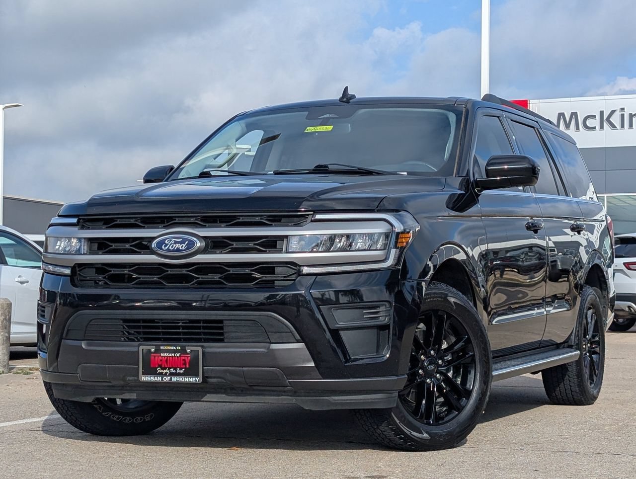 Used 2022 Ford Expedition XLT RWD image 2