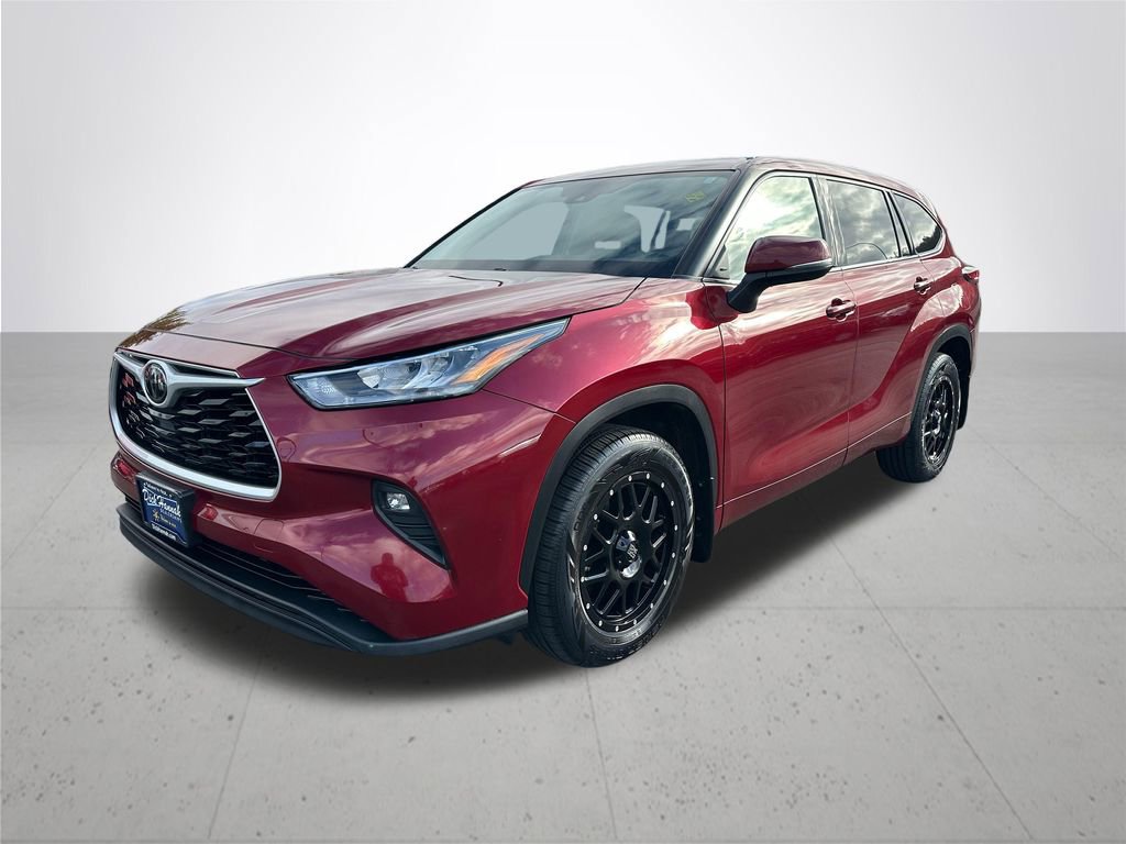 Used 2020 Toyota Highlander LE image 2