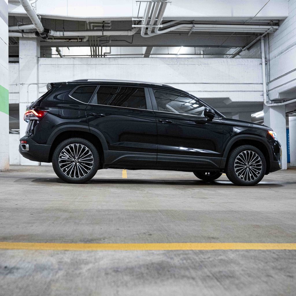 New 2026 Volkswagen Taos SE FWD image 7