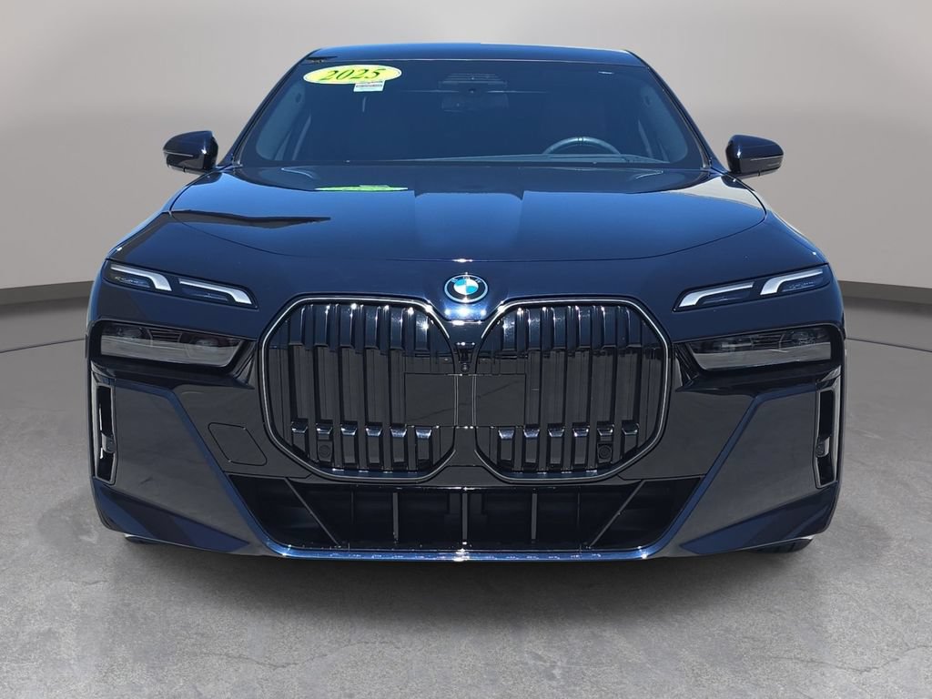 Used 2025 BMW i7 eDrive50 w/ M Sport Package RWD image 3