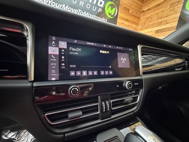 Used 2022 Porsche Macan AWD/4WD image 21