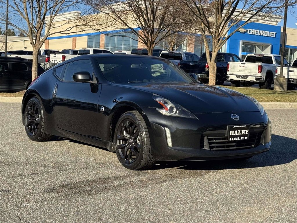 Used 2020 Nissan 370Z Base image 2