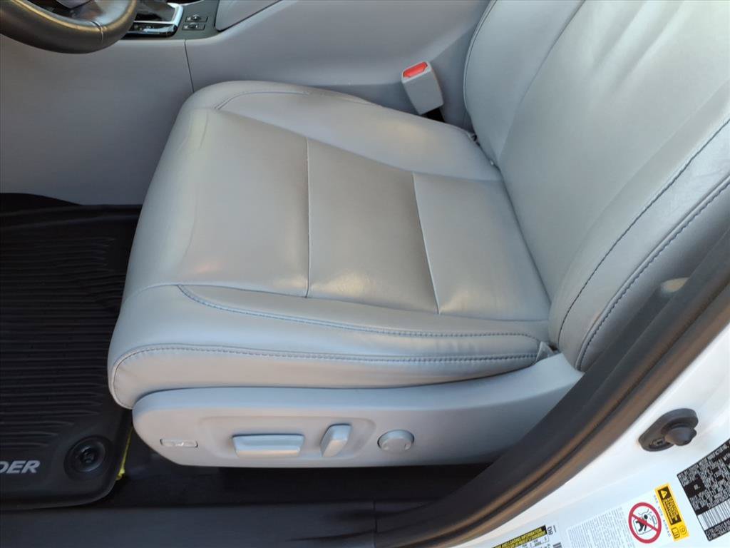 Used 2019 Toyota Highlander XLE AWD/4WD image 24