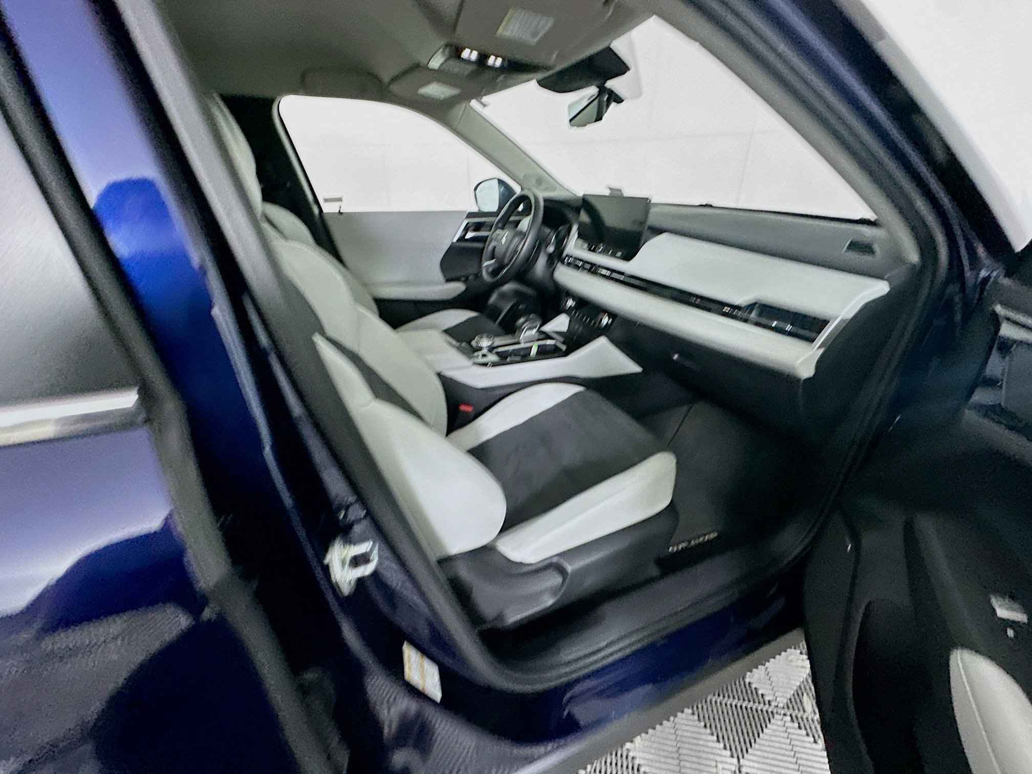 Used 2025 Mitsubishi Outlander SE image 31