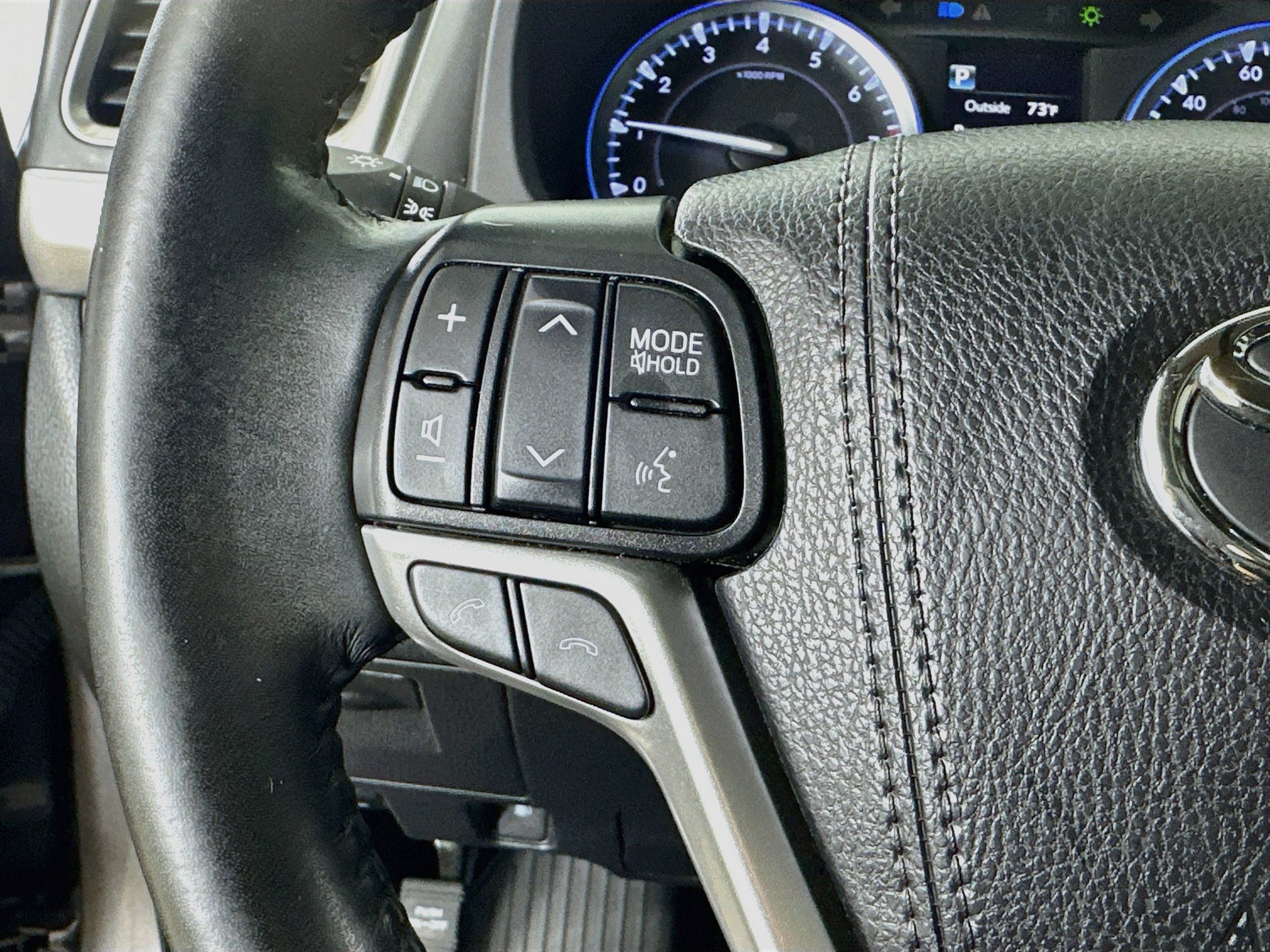Used 2019 Toyota Highlander SE w/ Nightshade Edition AWD/4WD image 18