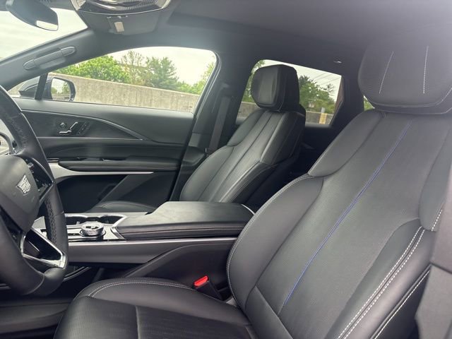 Certified 2024 Cadillac Lyriq Luxury AWD/4WD image 3