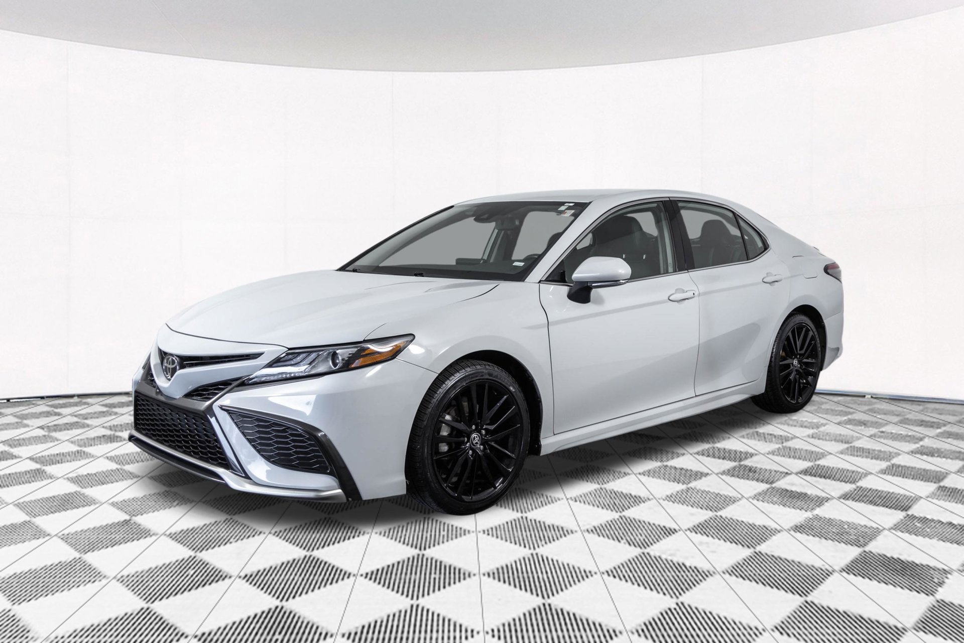 Used 2024 Toyota Camry XSE FWD image 13