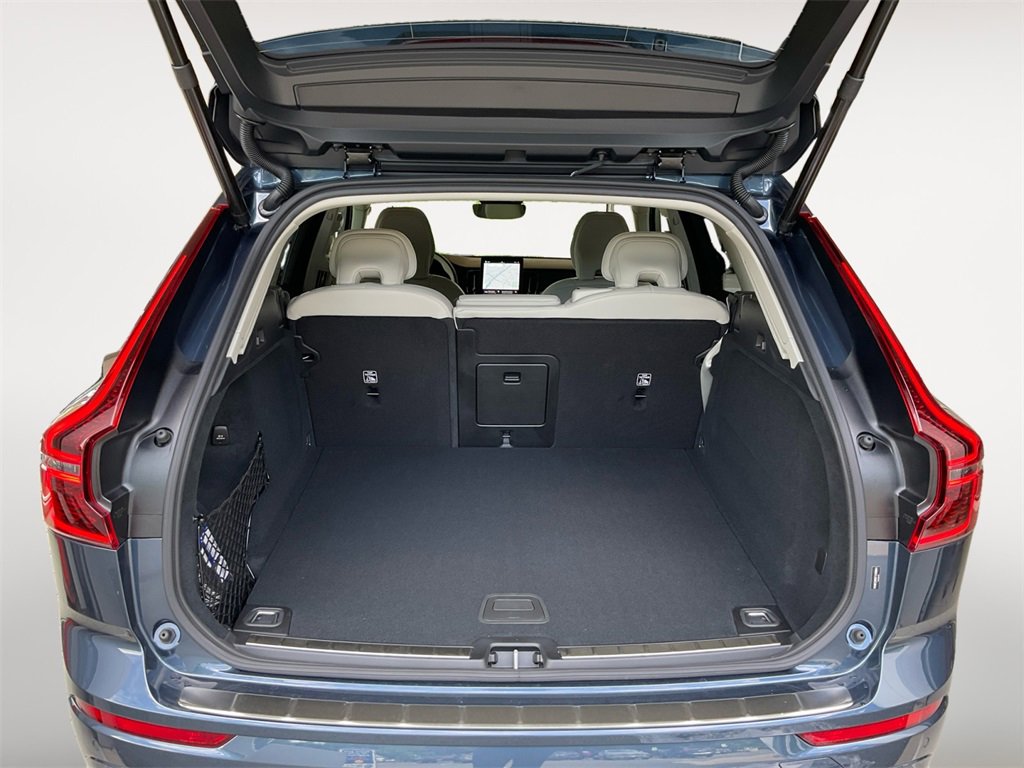 New 2026 Volvo XC60 B5 Ultra w/ Protection Package Premier image 11