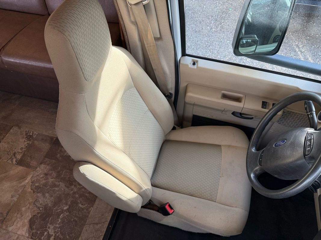 Used 2017 Ford E-450 and Econoline 450 Super Duty w/ Motorhome Prep Package RWD image 10