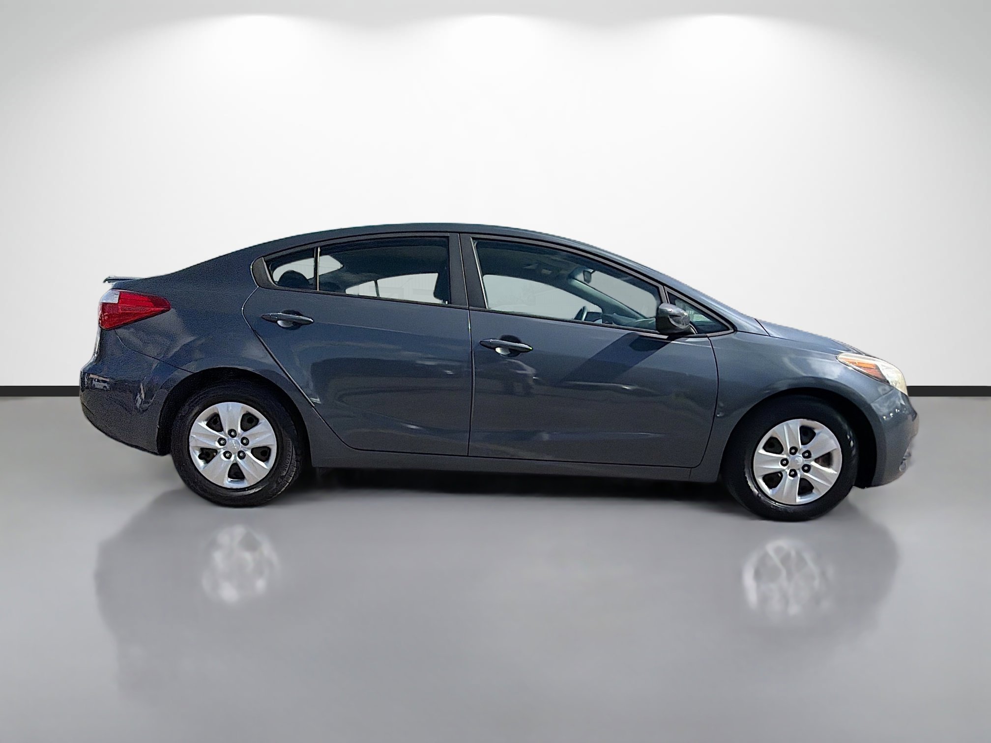 Used 2016 Kia Forte LX image 2